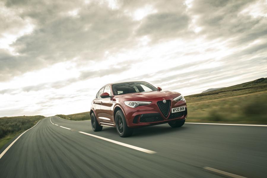  Alfa Romeo Stelvio Quadrifoglio (949) 2020 года  (UK) (фото 35 из 37)